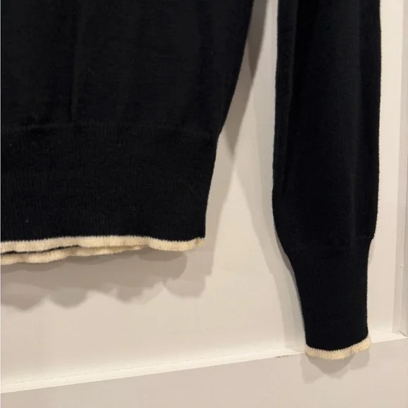 NWOTGAP Black Sweater with Cream Accents - Picture 3 of 10